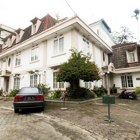 Reddoorz Plus Near Parahyangan University Бандунг Екстериор снимка