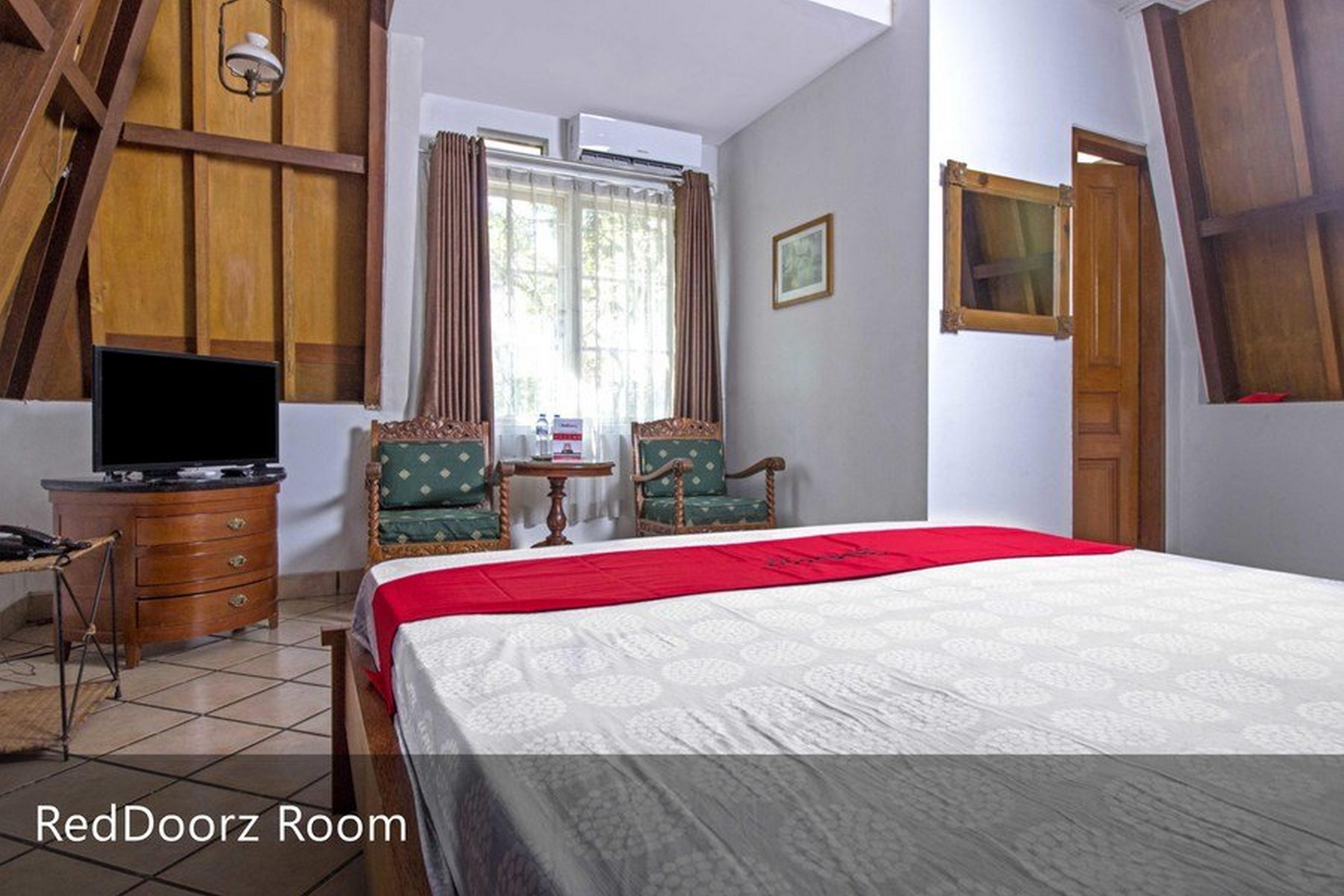 Reddoorz Plus Near Parahyangan University Бандунг Екстериор снимка