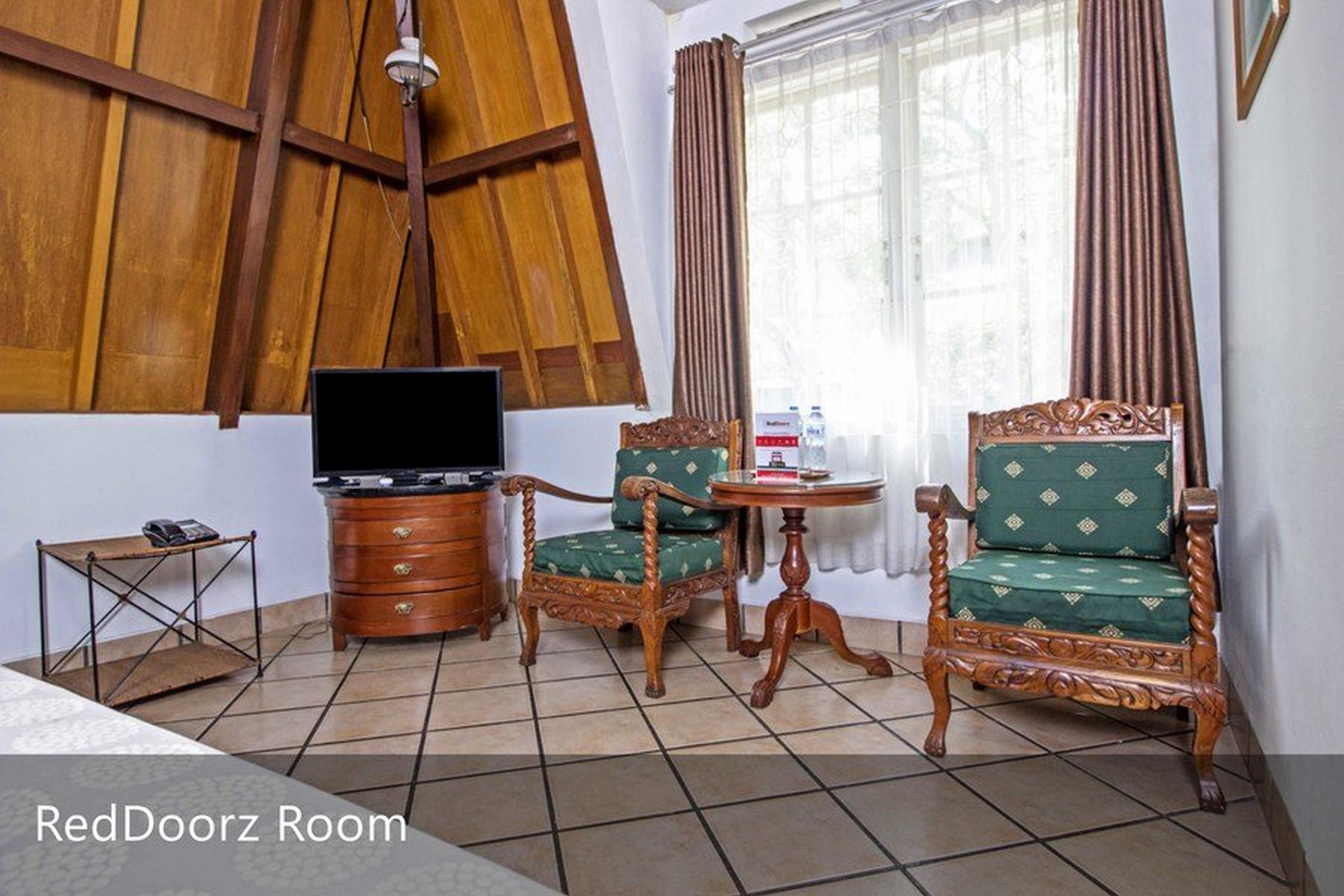 Reddoorz Plus Near Parahyangan University Бандунг Екстериор снимка