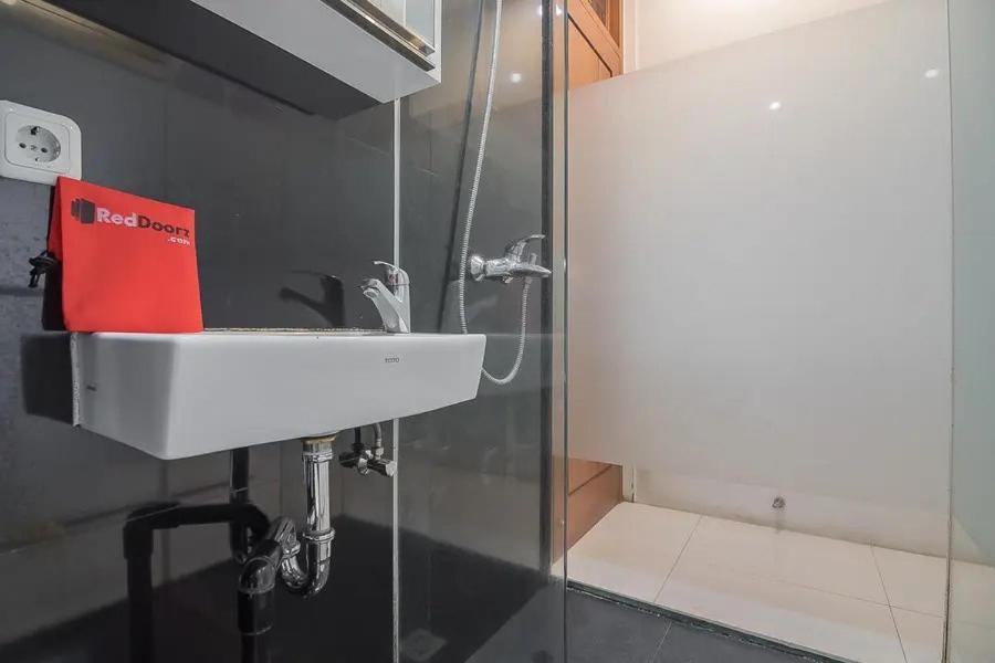 Reddoorz Plus Near Parahyangan University Бандунг Екстериор снимка