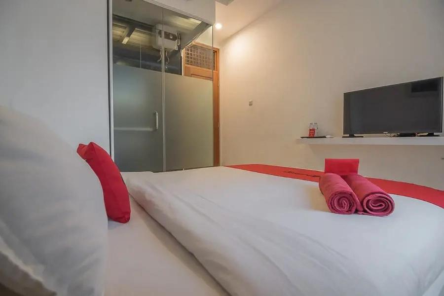 Reddoorz Plus Near Parahyangan University Бандунг Екстериор снимка