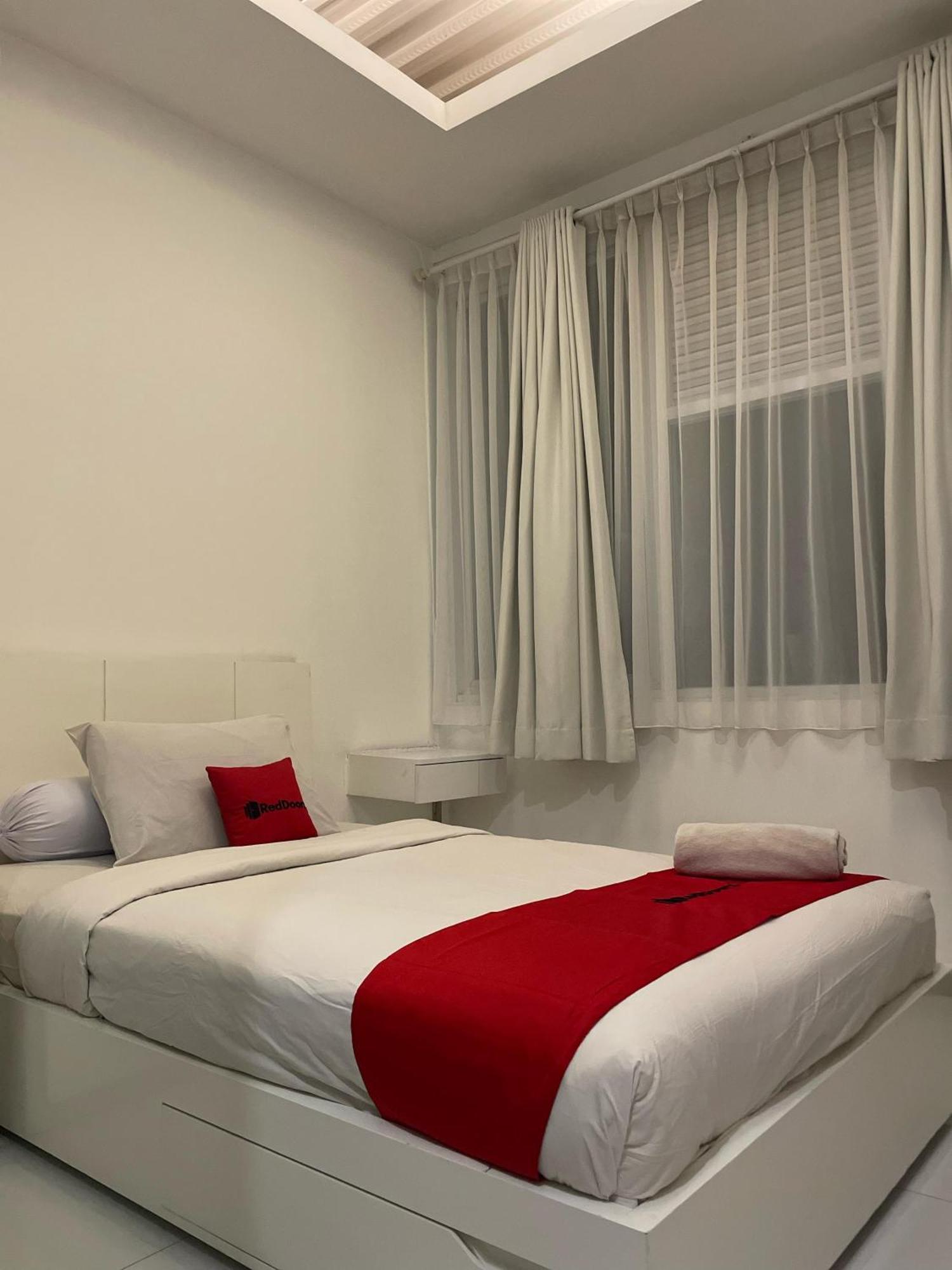 Reddoorz Plus Near Parahyangan University Бандунг Екстериор снимка