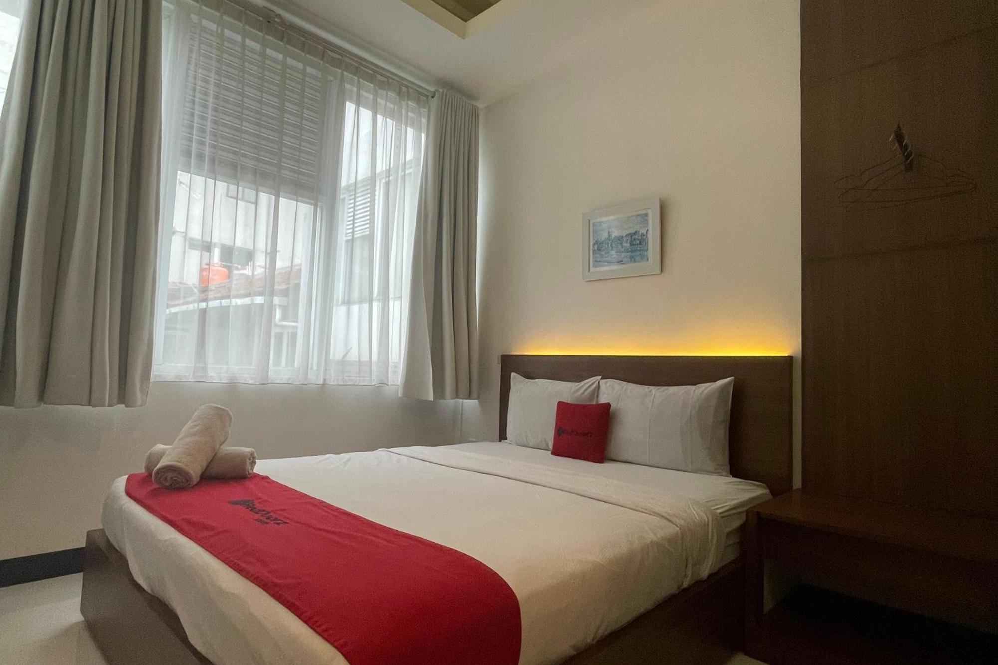 Reddoorz Plus Near Parahyangan University Бандунг Екстериор снимка