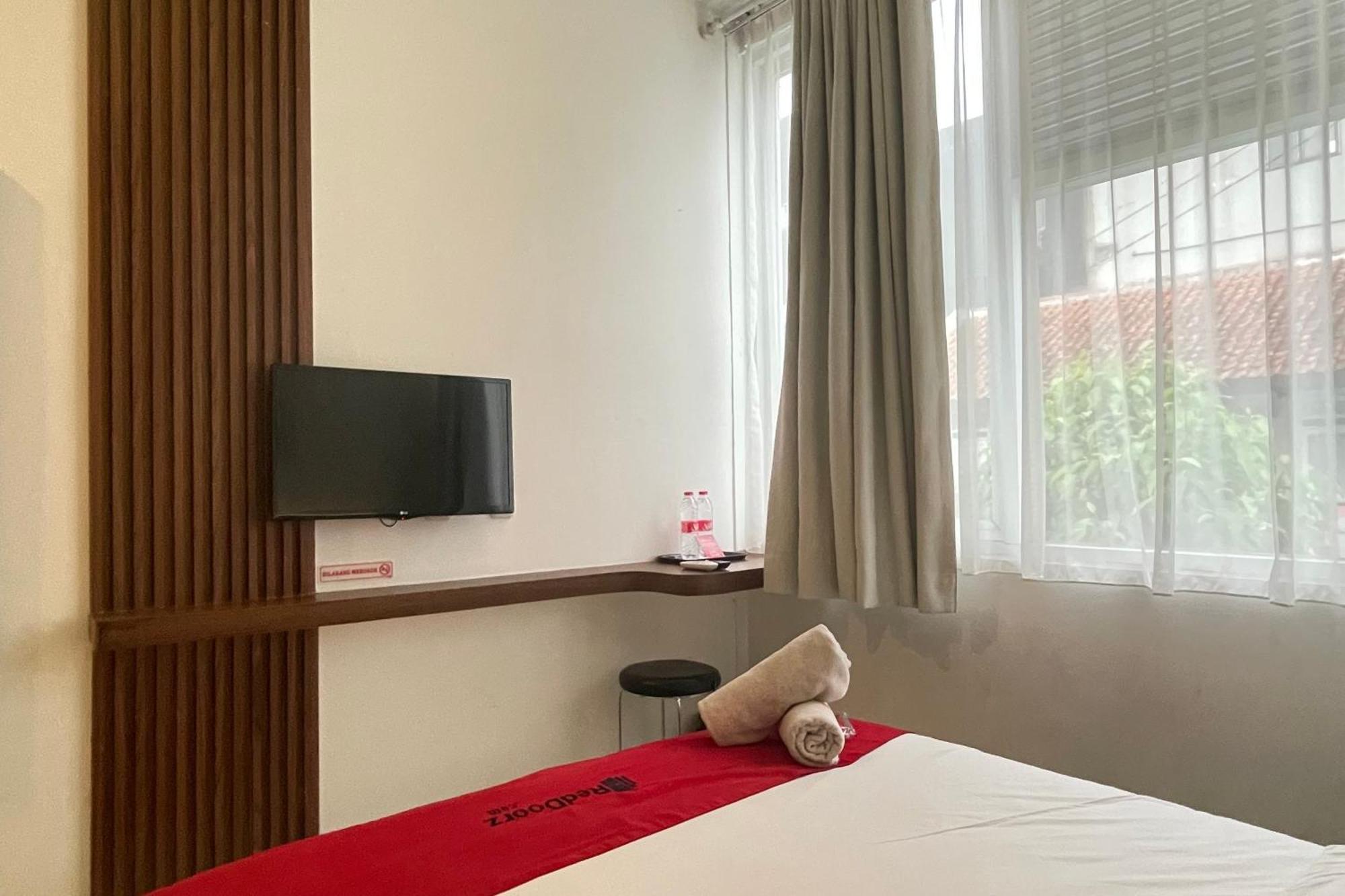Reddoorz Plus Near Parahyangan University Бандунг Екстериор снимка