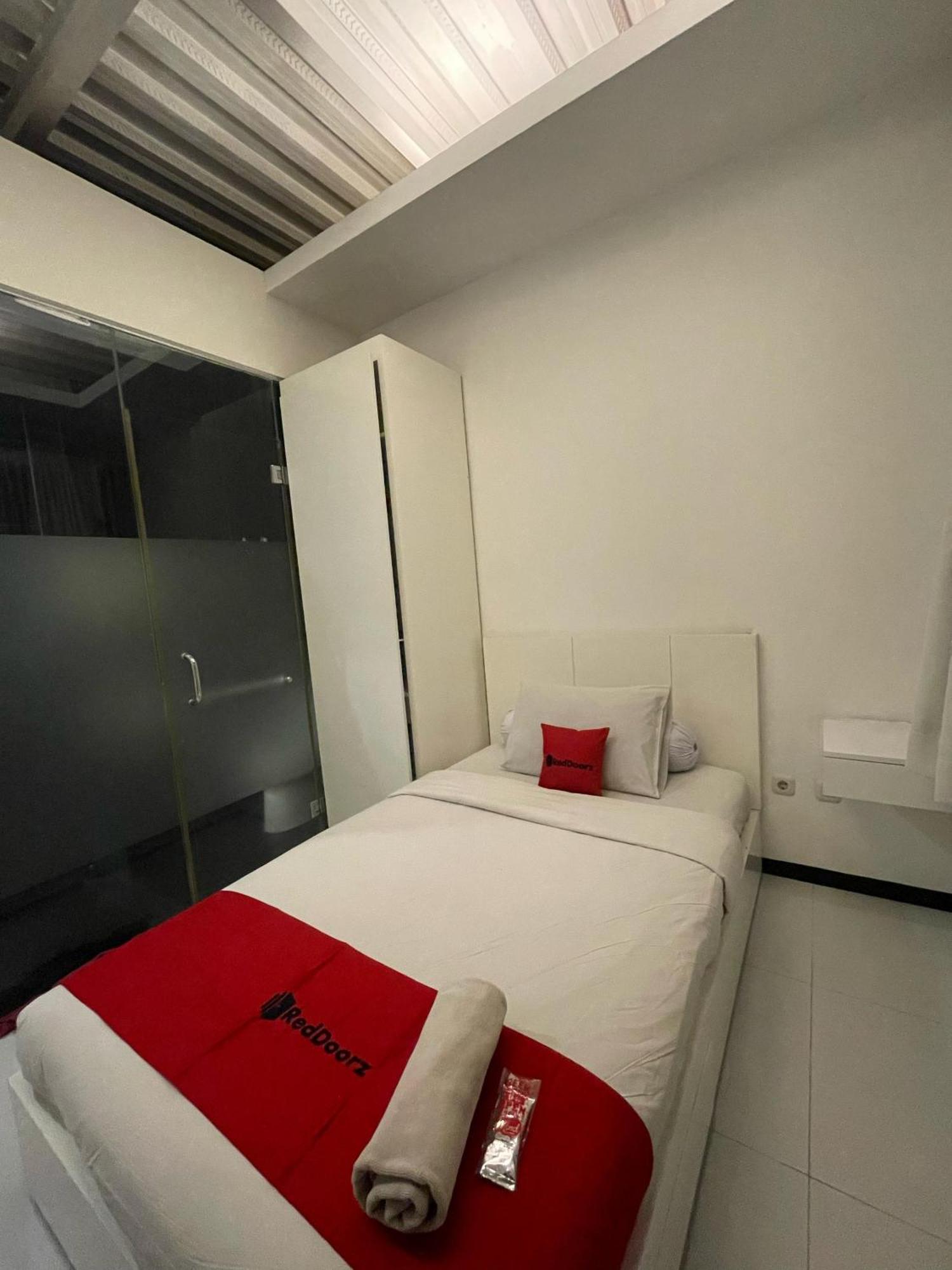 Reddoorz Plus Near Parahyangan University Бандунг Екстериор снимка