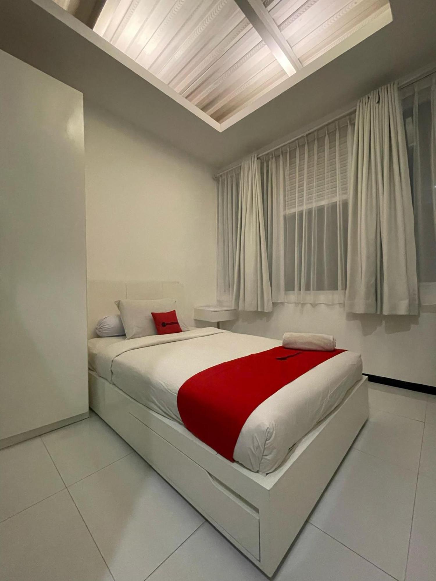 Reddoorz Plus Near Parahyangan University Бандунг Екстериор снимка