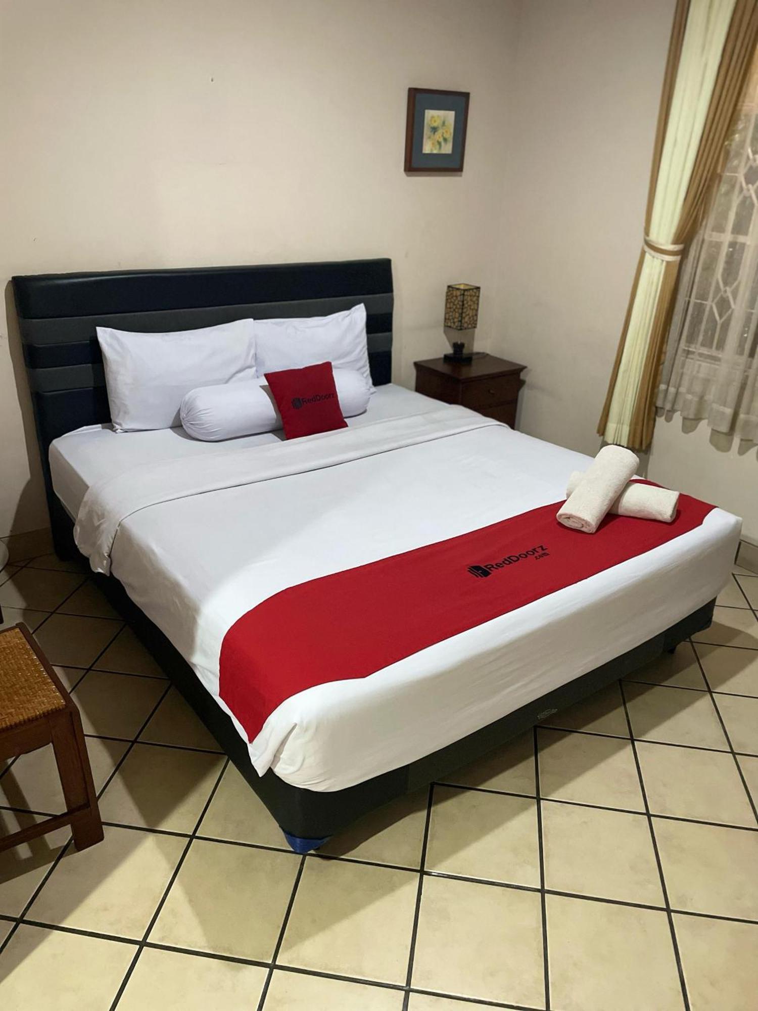 Reddoorz Plus Near Parahyangan University Бандунг Екстериор снимка