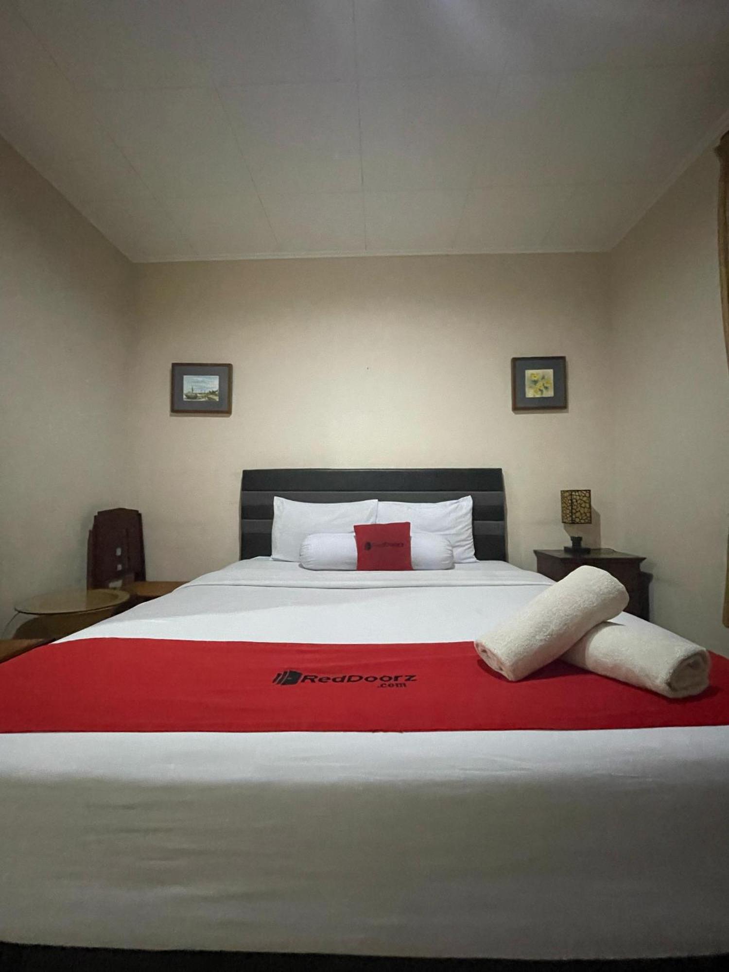 Reddoorz Plus Near Parahyangan University Бандунг Екстериор снимка