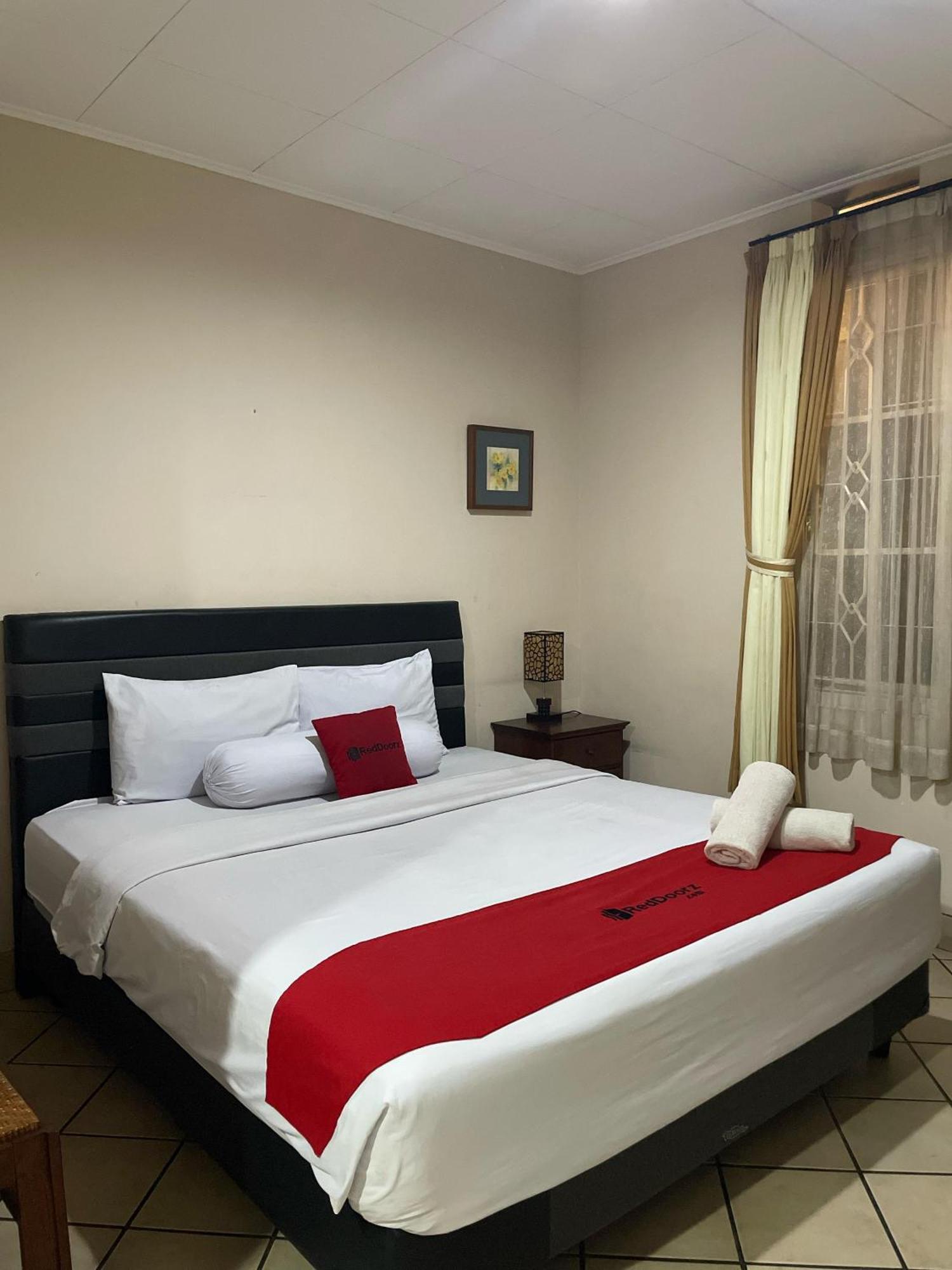 Reddoorz Plus Near Parahyangan University Бандунг Екстериор снимка