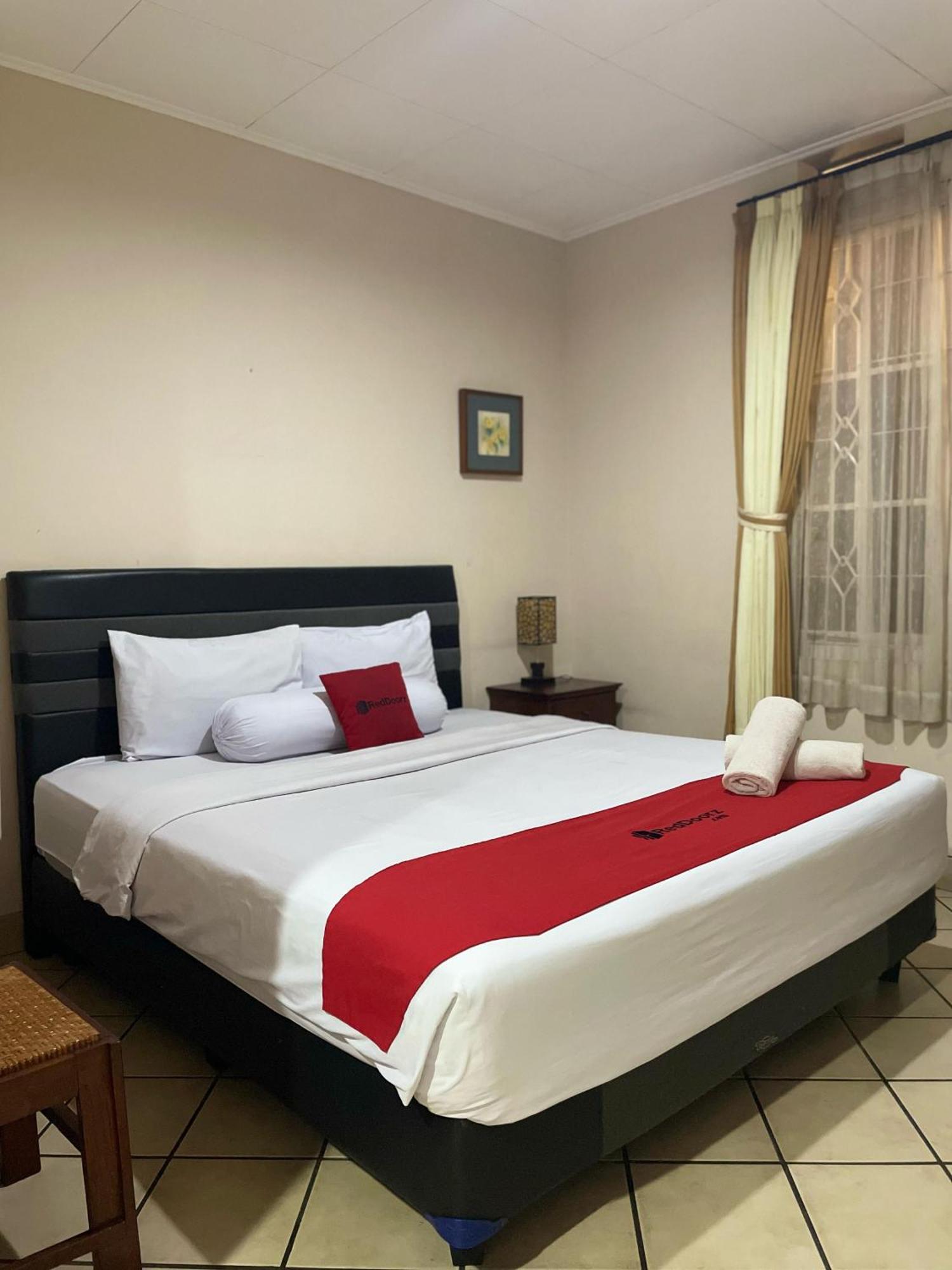 Reddoorz Plus Near Parahyangan University Бандунг Екстериор снимка
