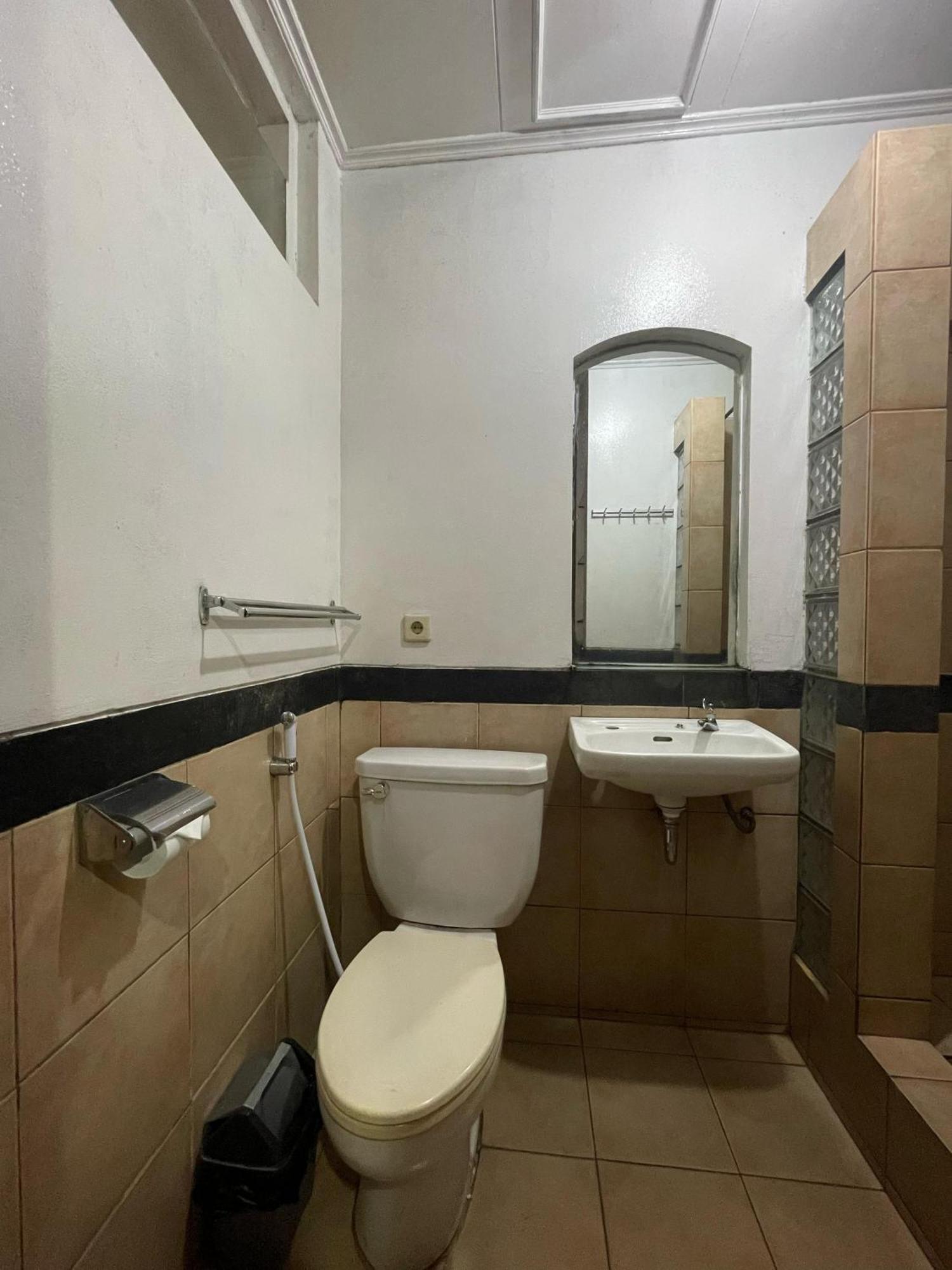 Reddoorz Plus Near Parahyangan University Бандунг Екстериор снимка