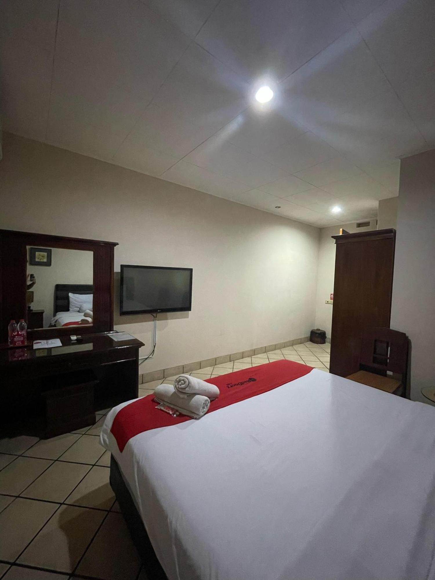 Reddoorz Plus Near Parahyangan University Бандунг Екстериор снимка