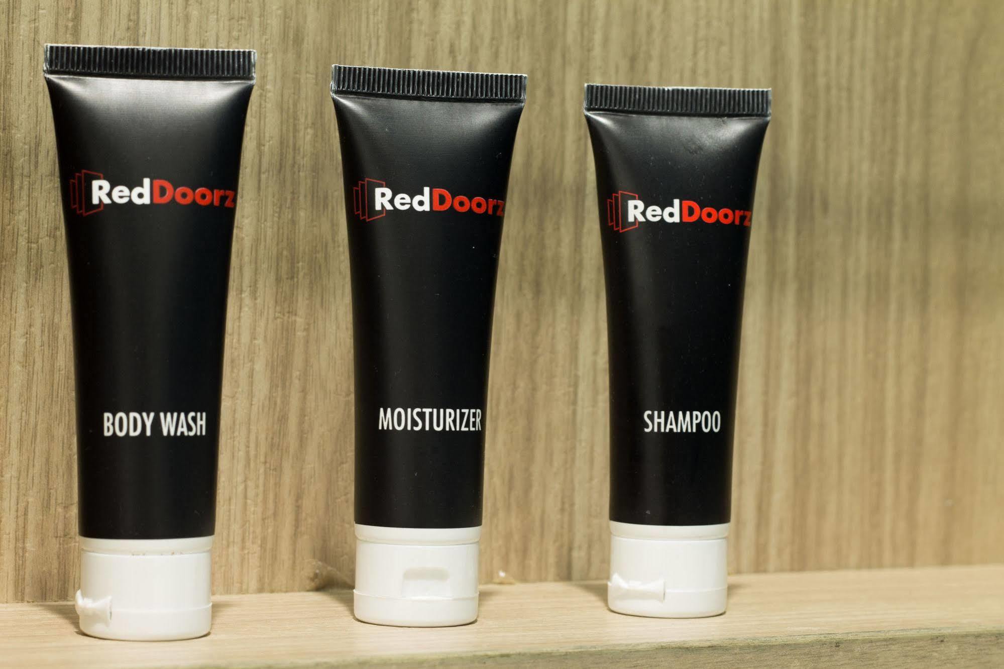 Reddoorz Plus Near Parahyangan University Бандунг Екстериор снимка