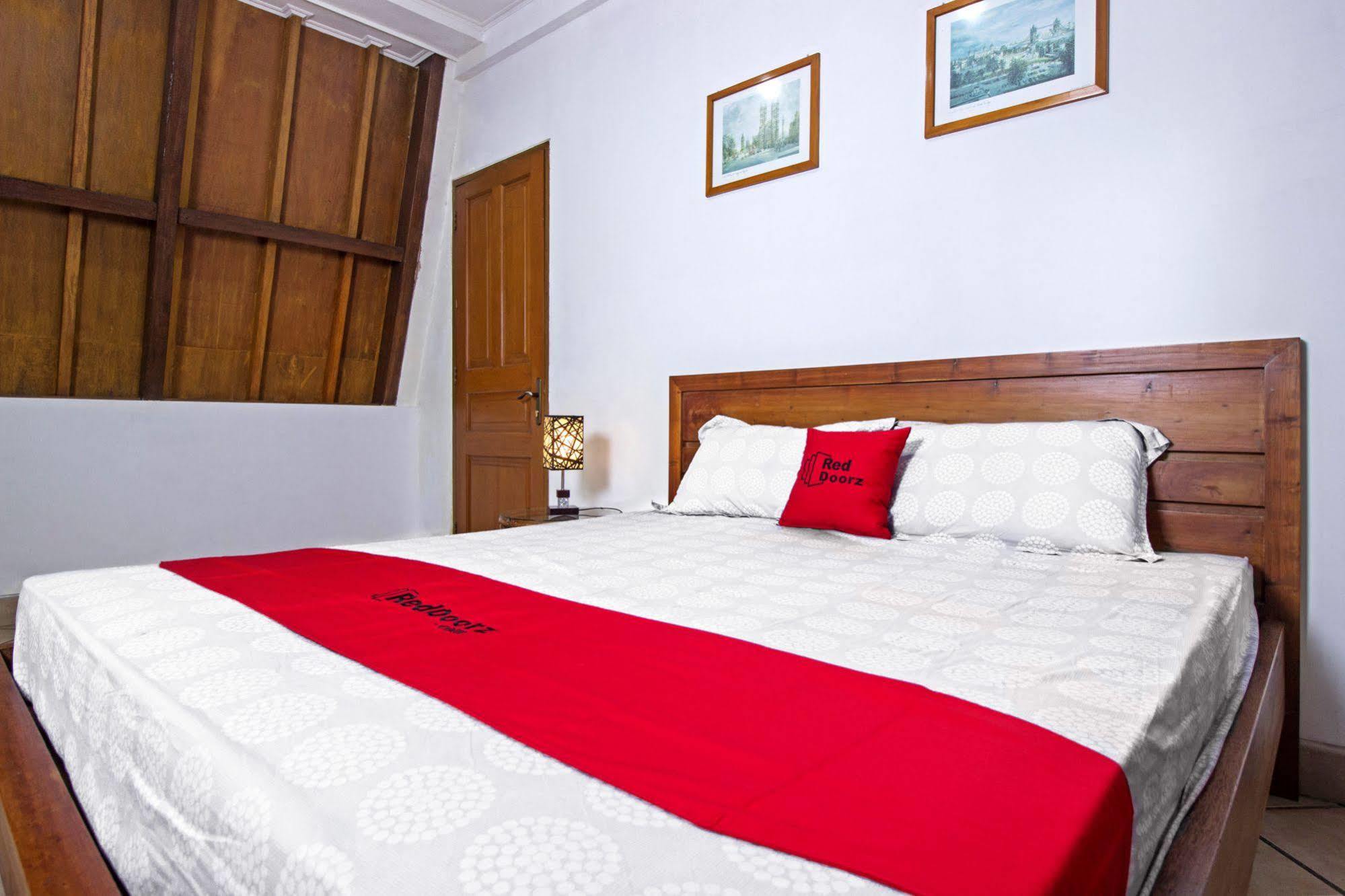 Reddoorz Plus Near Parahyangan University Бандунг Екстериор снимка