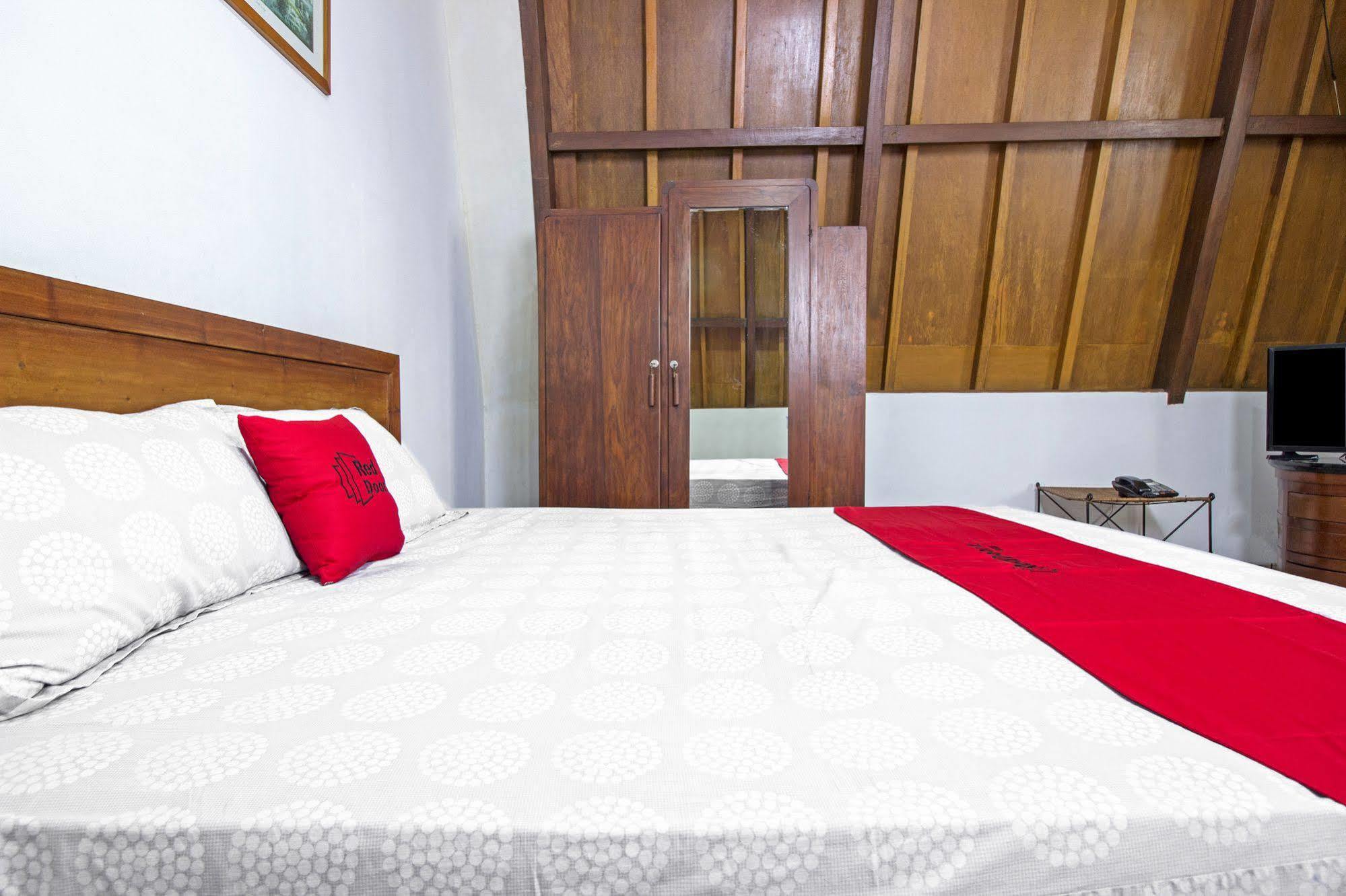 Reddoorz Plus Near Parahyangan University Бандунг Екстериор снимка