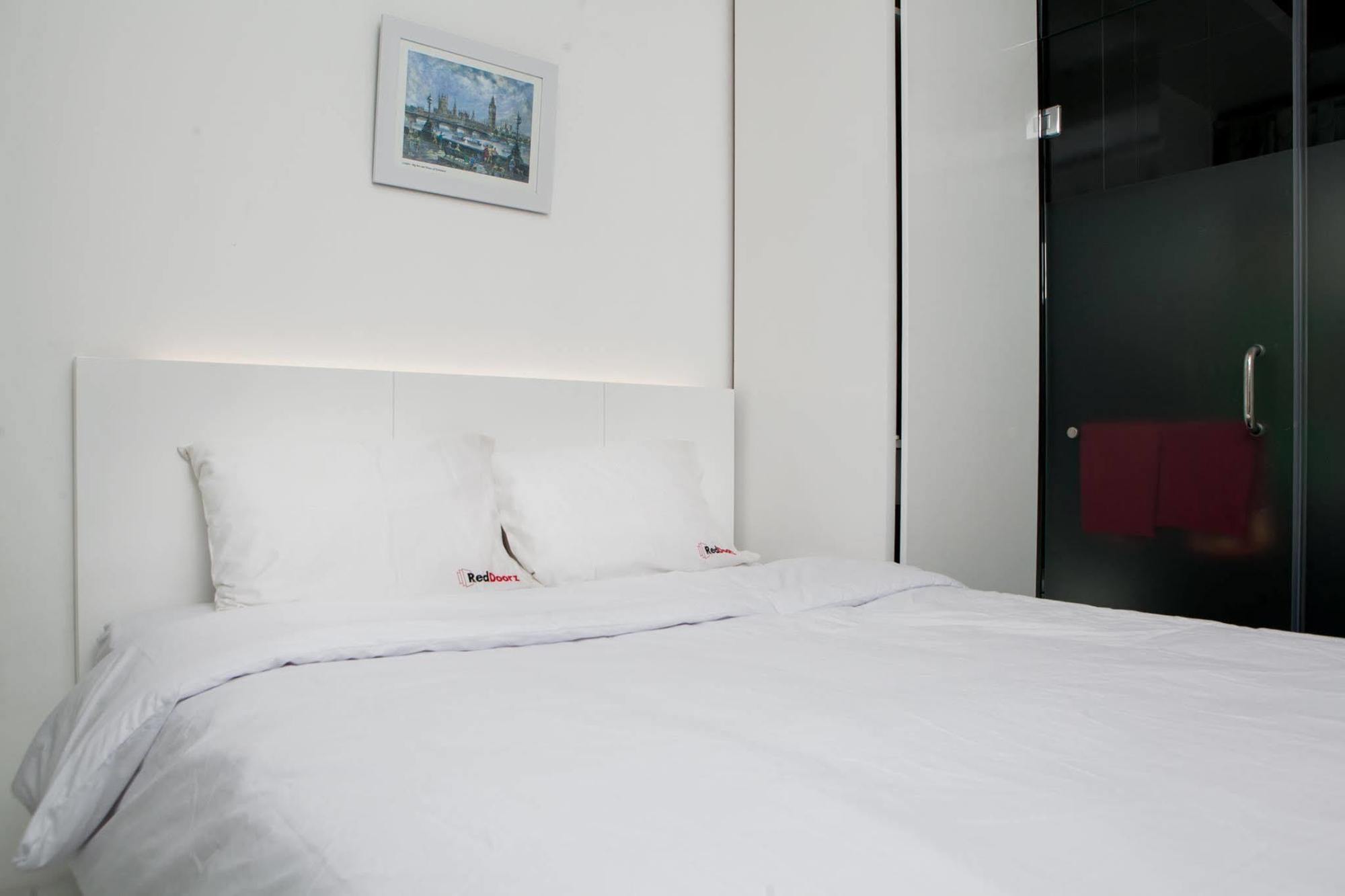 Reddoorz Plus Near Parahyangan University Бандунг Екстериор снимка